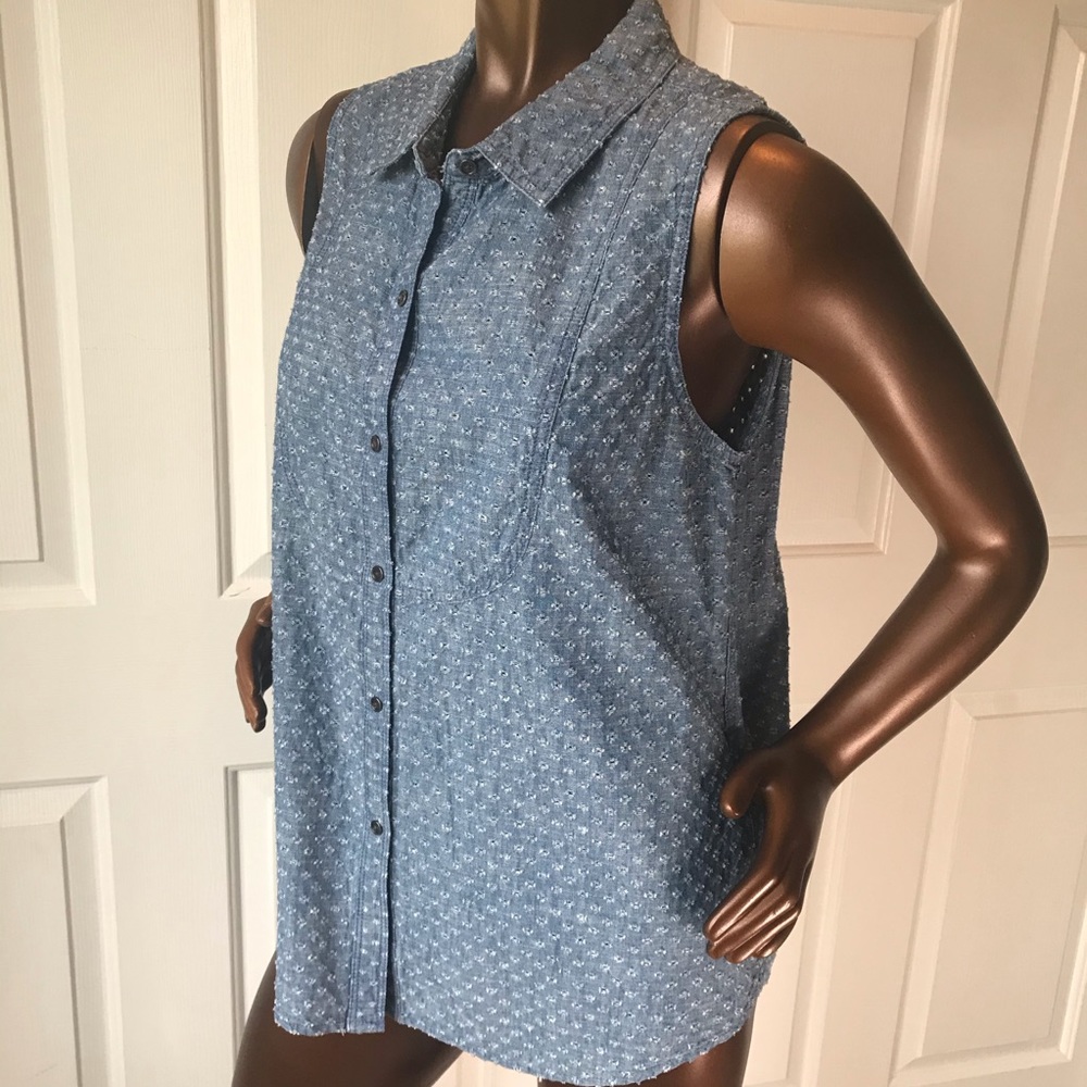 Two by Vince Camuto sleeveless Top